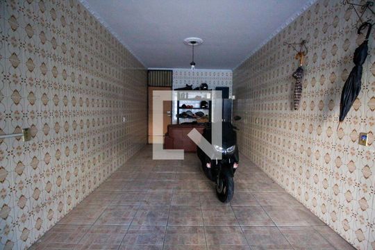 Garagem de casa à venda com 3 quartos, 157m² em Vila Progredior, São Paulo