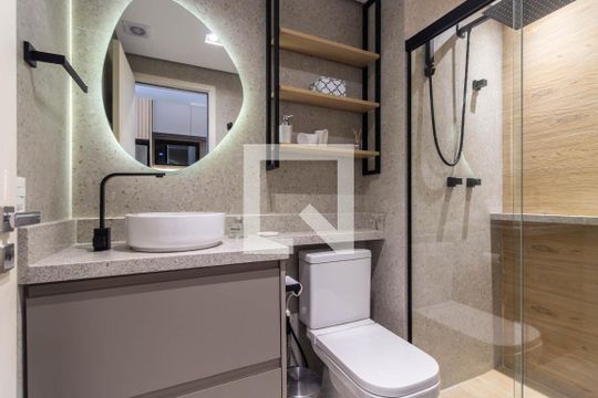 Banheiro de kitnet/studio para alugar com 1 quarto, 24m² em Vila Cordeiro, São Paulo