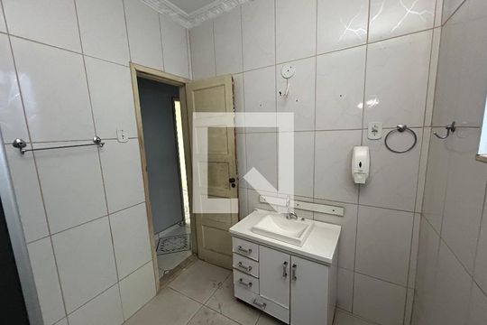 Banheiro de casa à venda com 3 quartos, 153m² em Piedade, Rio de Janeiro