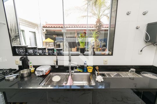 Cozinha de casa para alugar com 4 quartos, 400m² em Vista Alegre, Rio de Janeiro
