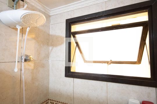 Banheiro de apartamento à venda com 2 quartos, 57m² em Jaguaribe, Osasco