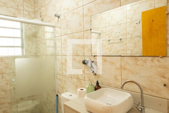 Banheiro Social de casa para alugar com 2 quartos, 70m² em Jardim Pedreira, São Paulo