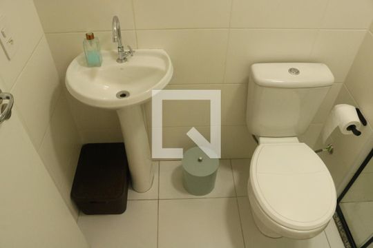 Banheiro de apartamento à venda com 1 quarto, 27m² em Barra Funda, São Paulo