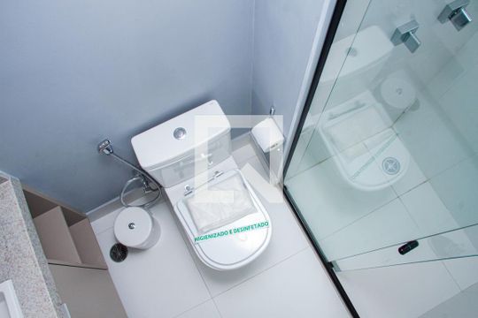 Banheiro de kitnet/studio para alugar com 1 quarto, 25m² em Perdizes, São Paulo