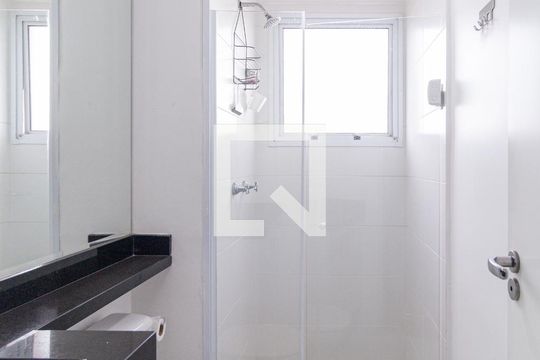 Banheiro de apartamento para alugar com 2 quartos, 48m² em Santa Maria, Osasco