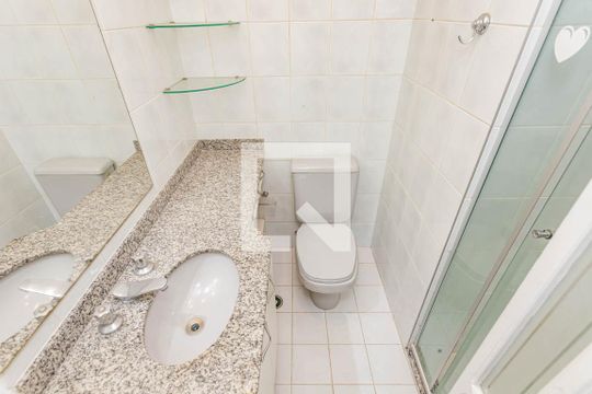 Banheiro da Suíte de apartamento para alugar com 3 quartos, 76m² em Vila Gumercindo, São Paulo