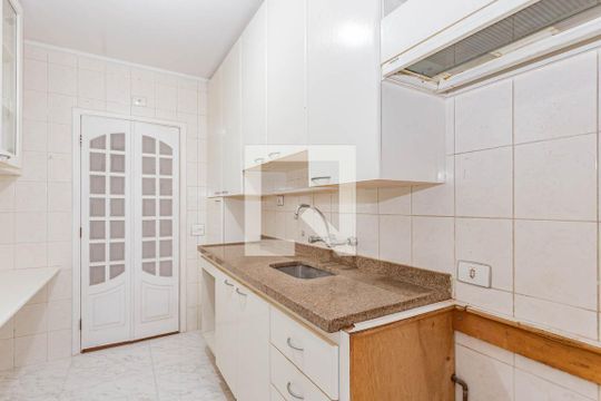 Cozinha de apartamento para alugar com 3 quartos, 76m² em Vila Gumercindo, São Paulo
