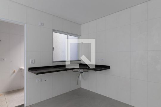 Cozinha de casa de condomínio à venda com 3 quartos, 105m² em Vila Guilhermina, São Paulo