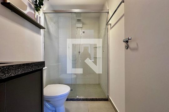 Banheiro de kitnet/studio à venda com 1 quarto, 26m² em Jardim das Acacias, São Paulo