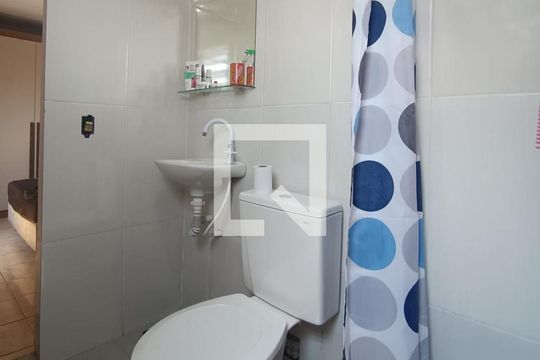 Banheiro da suíte de casa à venda com 4 quartos, 80m² em Brás de Pina, Rio de Janeiro
