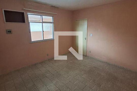 Quarto  de casa à venda com 4 quartos, 80m² em Brás de Pina, Rio de Janeiro