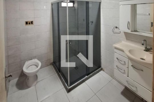 Banheiro  de casa à venda com 4 quartos, 80m² em Brás de Pina, Rio de Janeiro