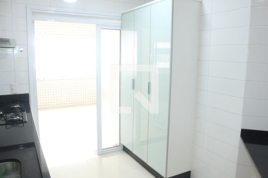 Cozinha de apartamento para alugar com 3 quartos, 133m² em Olímpico, São Caetano do Sul