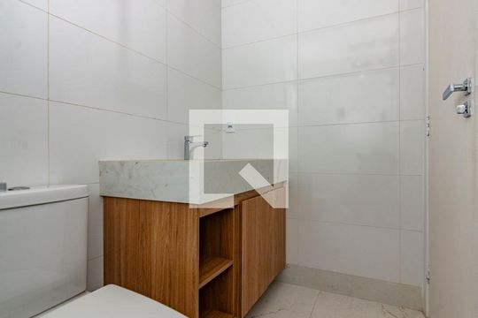 Banheiro da Suíte 1 de apartamento à venda com 3 quartos, 325m² em Barreiro, Belo Horizonte