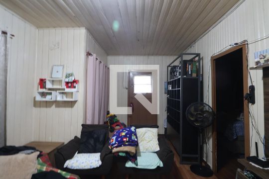 Sala de TV de casa à venda com 2 quartos, 160m² em Niterói, Canoas