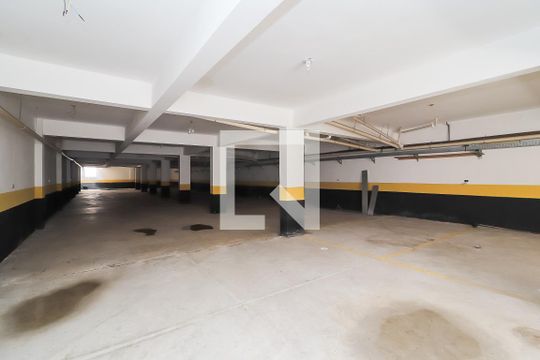 Garagem de casa de condomínio para alugar com 2 quartos, 68m² em Itaquera, São Paulo