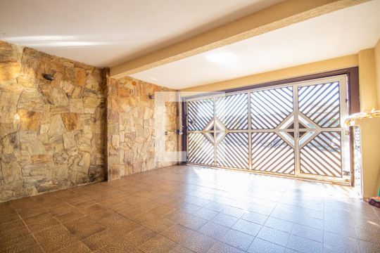 Garagem de casa à venda com 4 quartos, 208m² em Quitaúna, Osasco