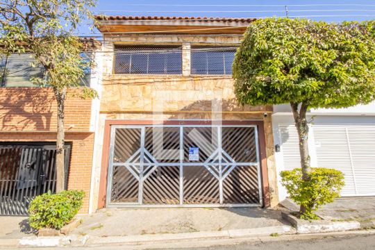 Fachada de casa à venda com 4 quartos, 208m² em Quitaúna, Osasco