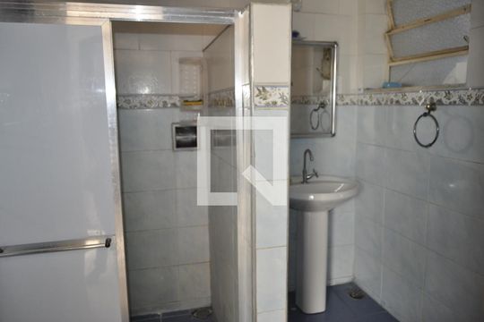 Banheiro de apartamento à venda com 4 quartos, 89m² em Del Castilho, Rio de Janeiro