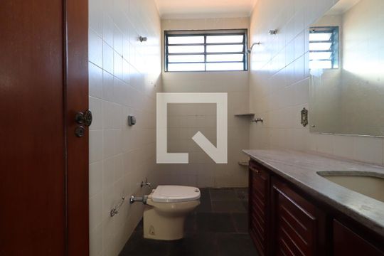 Banheiro de casa para alugar com 7 quartos, 400m² em Alto da Boa Vista, Ribeirão Preto