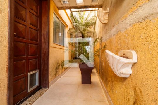 Área comum de casa à venda com 3 quartos, 240m² em Vila Isolina Mazzei, São Paulo