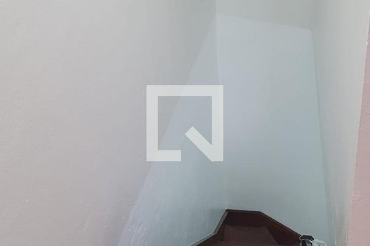 Escada de apartamento à venda com 2 quartos, 46m² em Vicentina, São Leopoldo
