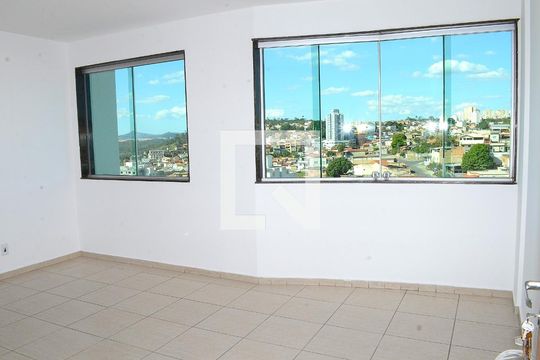 Sala de apartamento à venda com 2 quartos, 70m² em Ana Lúcia, Belo Horizonte