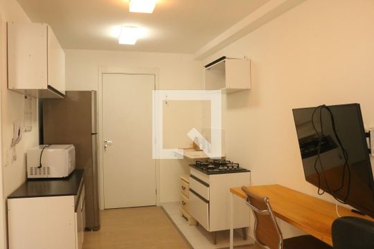 Sala/Cozinha  de apartamento para alugar com 1 quarto, 29m² em Parque Industrial Tomas Edson, São Paulo