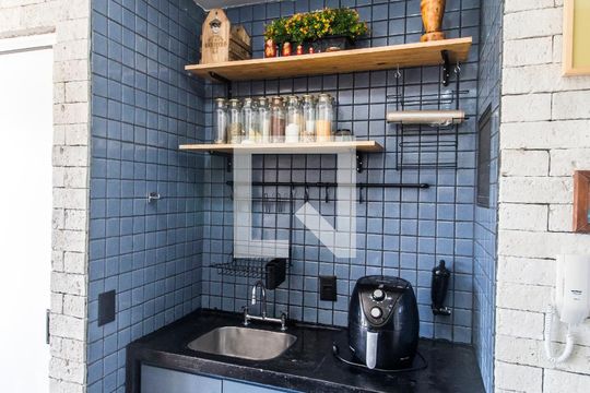 Cozinha de apartamento à venda com 1 quarto, 50m² em Residencial Tambore Iii, Santana de Parnaíba