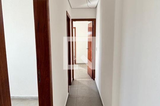 Corredor de apartamento à venda com 2 quartos, 67m² em Jardim Santo Alberto, Santo André