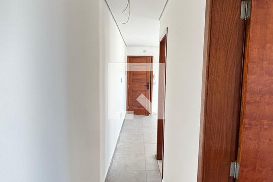 Corredor de apartamento à venda com 2 quartos, 67m² em Jardim Santo Alberto, Santo André