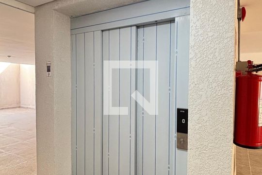 Elevador de apartamento à venda com 2 quartos, 67m² em Jardim Santo Alberto, Santo André