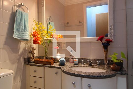 Banheiro da Suíte 1 de apartamento para alugar com 2 quartos, 70m² em Indianópolis, São Paulo