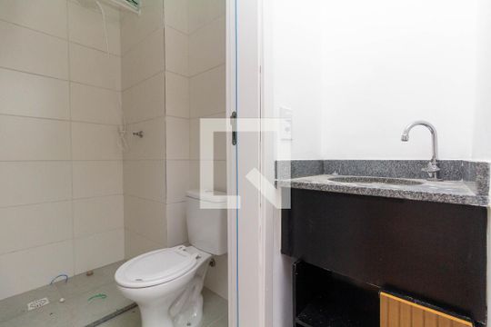 Banheiro de kitnet/studio para alugar com 1 quarto, 30m² em Vila Carrão, São Paulo