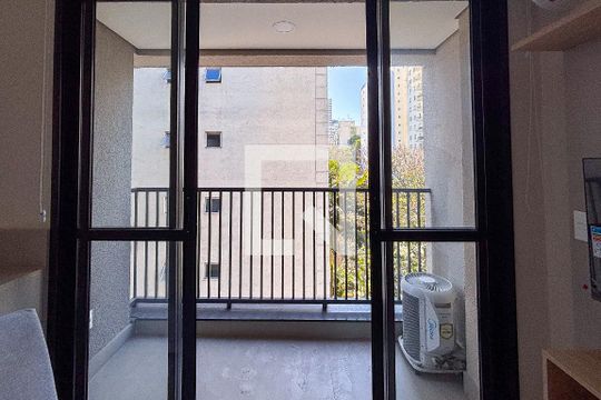 Varanda de kitnet/studio para alugar com 1 quarto, 35m² em Vila Madalena, São Paulo