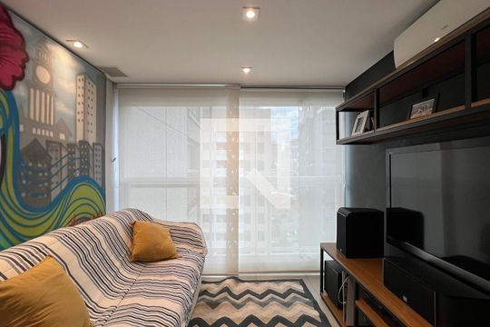 Sala de TV de apartamento para alugar com 2 quartos, 84m² em Pinheiros, São Paulo