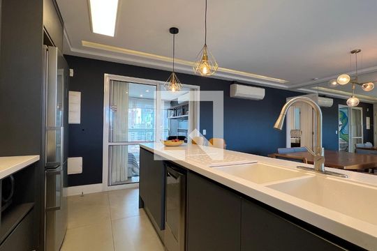 Cozinha de apartamento para alugar com 2 quartos, 84m² em Pinheiros, São Paulo