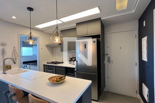 Cozinha de apartamento para alugar com 2 quartos, 84m² em Pinheiros, São Paulo