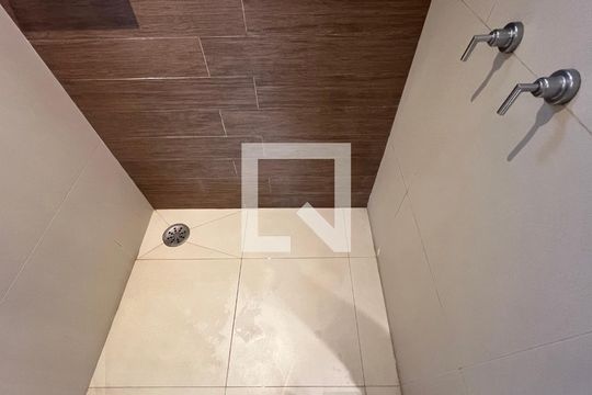 Banheiro da Suíte 2 de apartamento para alugar com 2 quartos, 84m² em Pinheiros, São Paulo