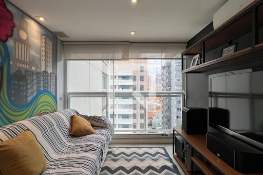 Sala de TV de apartamento para alugar com 2 quartos, 84m² em Pinheiros, São Paulo