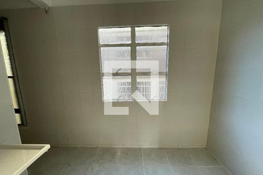 Cozinha de apartamento para alugar com 2 quartos, 61m² em Jardim Arpoador, São Paulo
