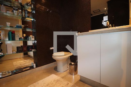 Banheiro do Closet da suíte 1 de apartamento à venda com 3 quartos, 260m² em Jardim, Santo André