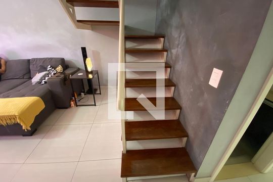 Escada Segundo Andar de casa à venda com 2 quartos, 75m² em Taquara, Rio de Janeiro