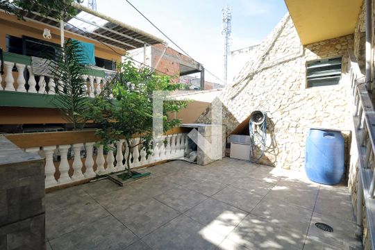 Quintal de casa para alugar com 4 quartos, 320m² em Jardim Guarará, Santo André