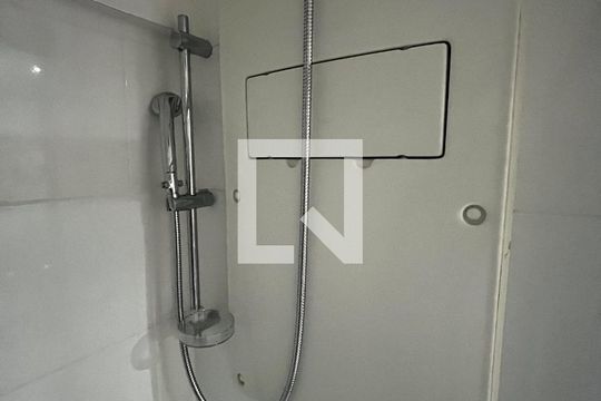 Banheiro de kitnet/studio para alugar com 1 quarto, 36m² em Águas Claras, Brasília