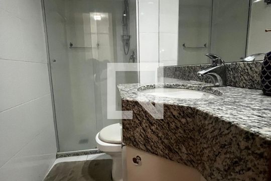 Banheiro de kitnet/studio para alugar com 1 quarto, 36m² em Águas Claras, Brasília