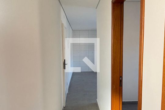 Corredor de apartamento à venda com 2 quartos, 69m² em Jardim Santo Alberto, Santo André