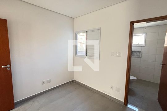 Suite de apartamento à venda com 2 quartos, 69m² em Jardim Santo Alberto, Santo André