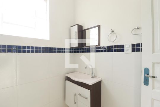Banheiro de casa para alugar com 2 quartos, 120m² em Parque Sao Domingos, São Paulo