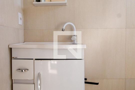 Banheiro de apartamento para alugar com 2 quartos, 45m² em Jardim Monte Kemel, São Paulo
